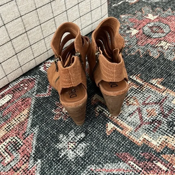 DIBA Women’s Leather Side Zip Wedges - Picture 4 of 5